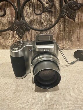 Kodak Silver  Digital Camera wSchneider-Kreuznach Lens a Kodak EasyShare Z710